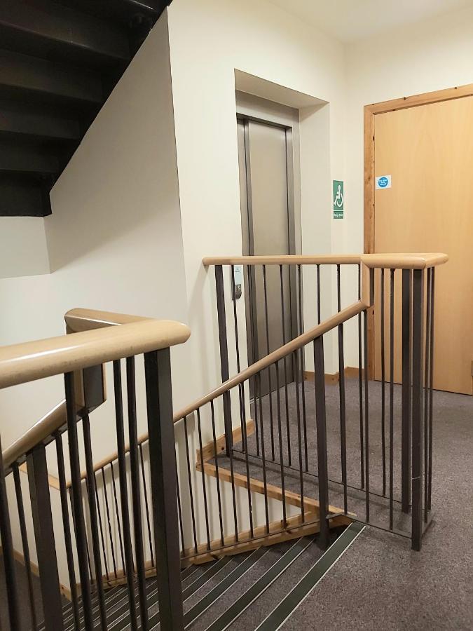 Inverness City Centre Apartment With Elevator And Google Chromecast Esterno foto