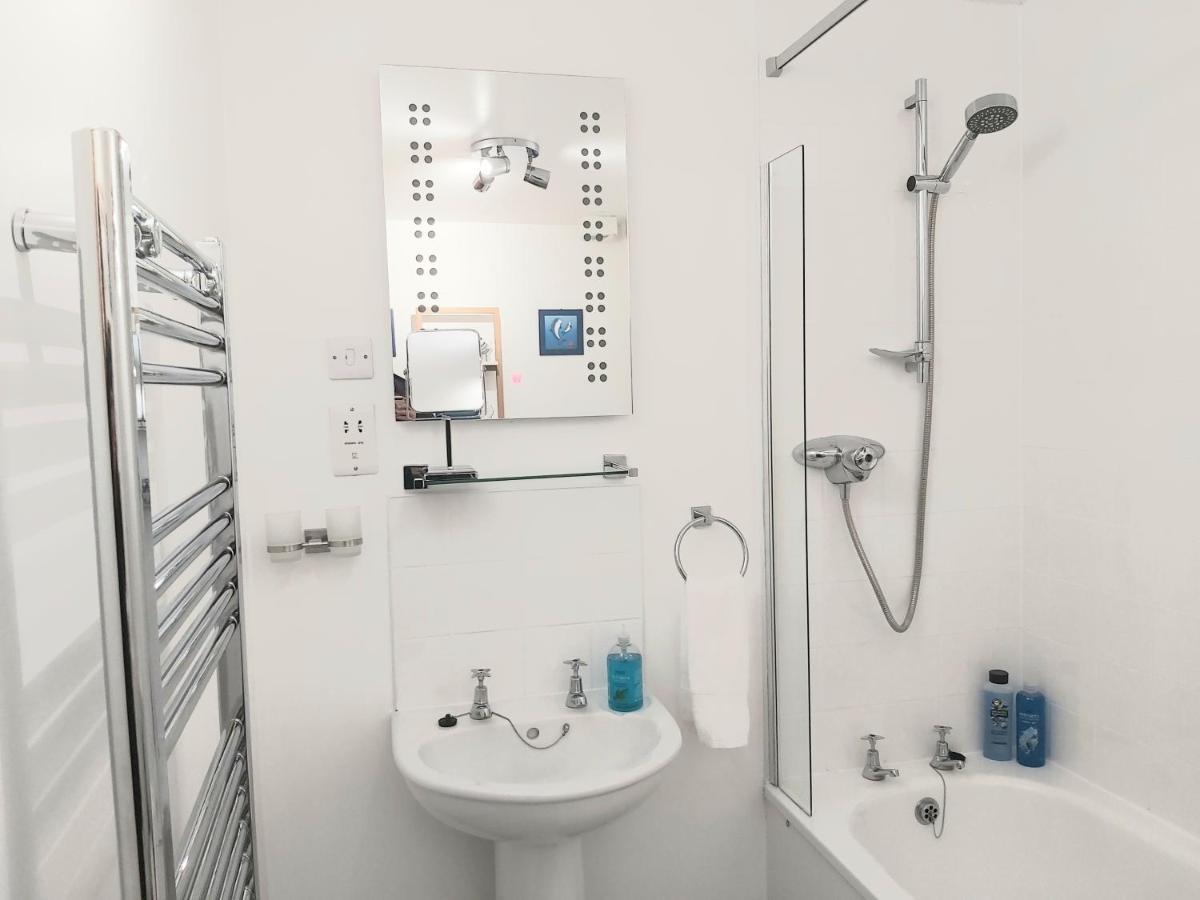 Inverness City Centre Apartment With Elevator And Google Chromecast Esterno foto