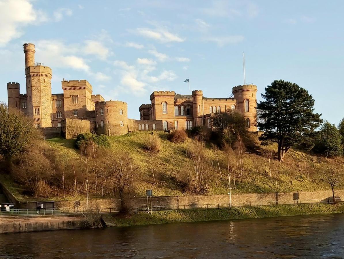 Inverness City Centre Apartment With Elevator And Google Chromecast Esterno foto