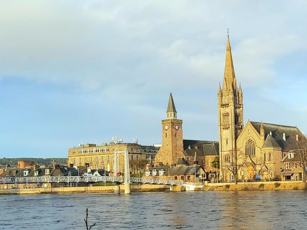 Inverness City Centre Apartment With Elevator And Google Chromecast Esterno foto