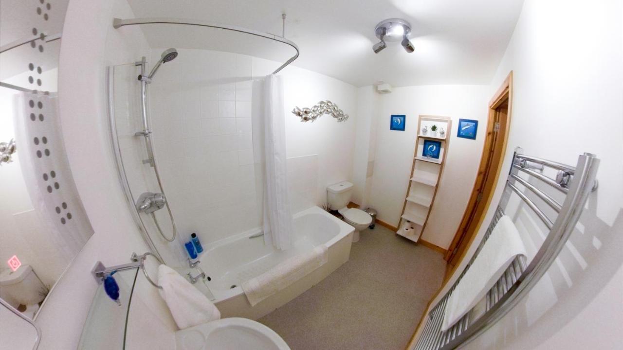 Inverness City Centre Apartment With Elevator And Google Chromecast Esterno foto